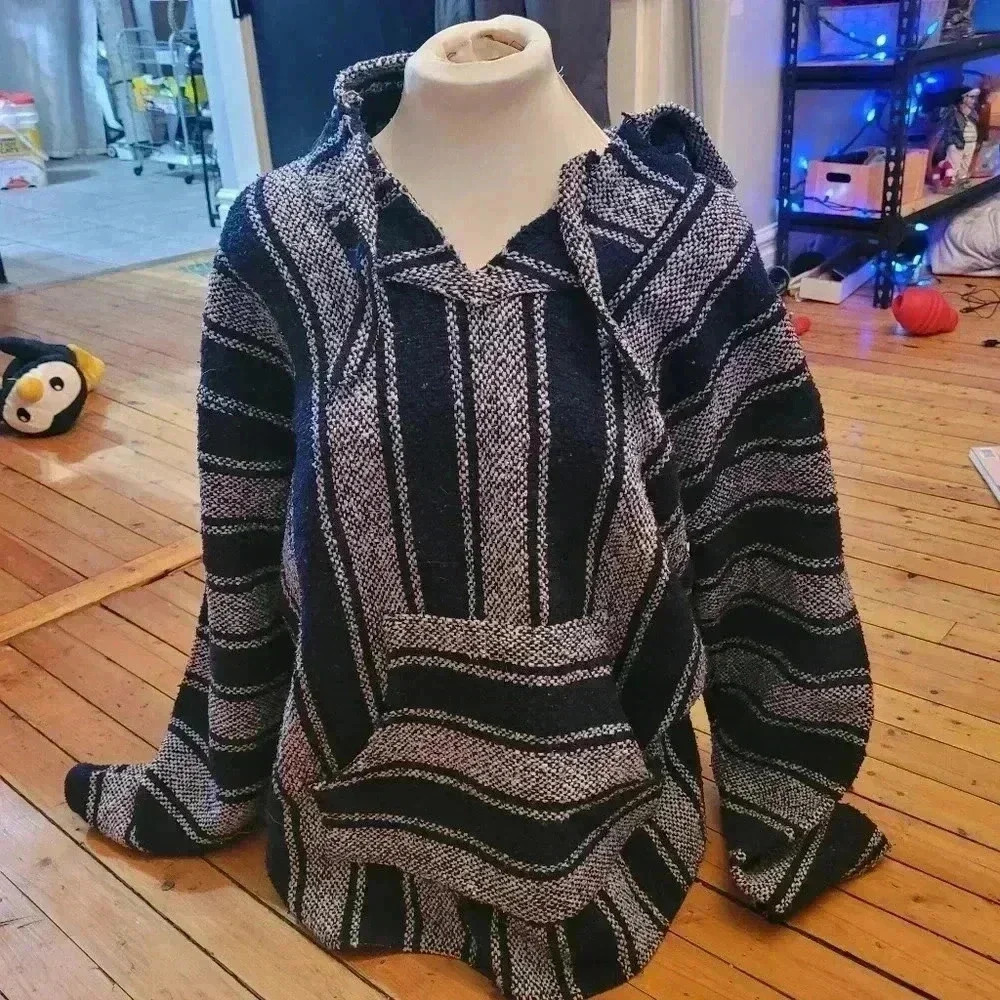 Poncho - Picture 3 of 5